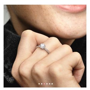 Pandora Clear Sparkling Crown Solitare Ring (SZ6)